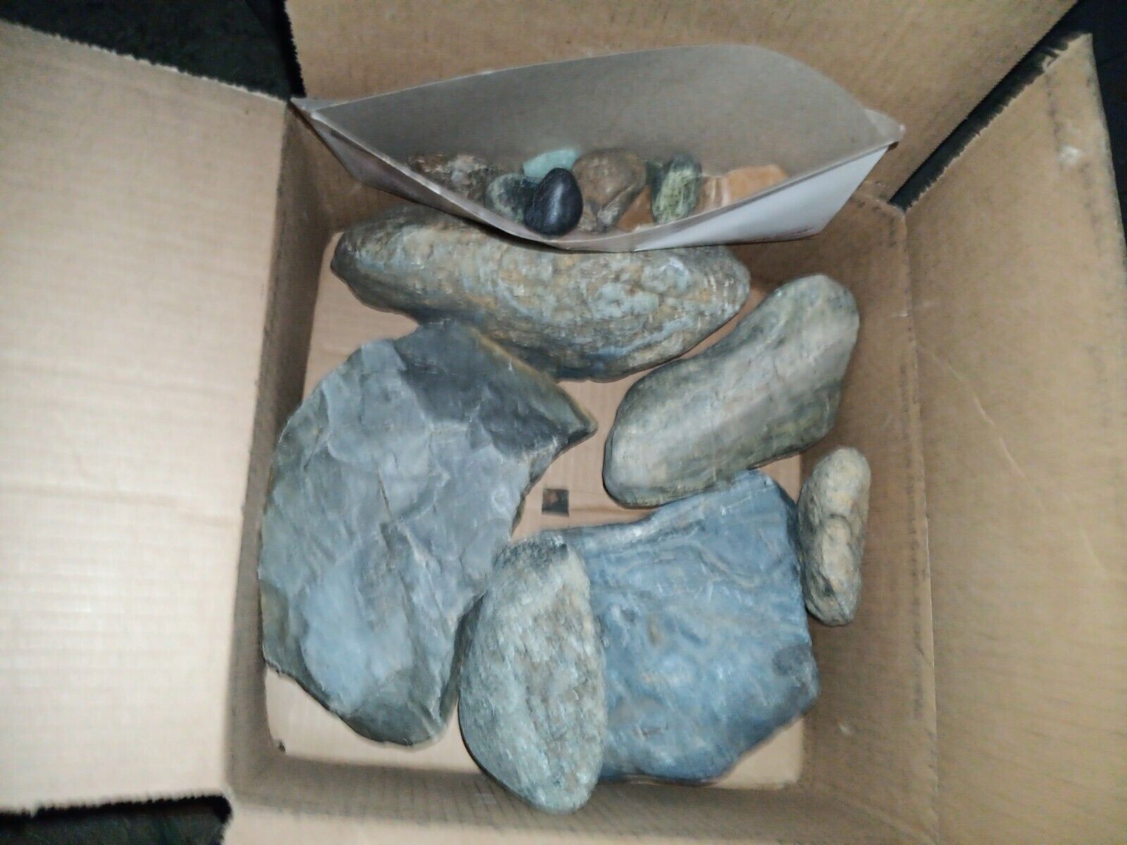 #2Lot Of  7 Rocks,fills large Flat Rate - ComeS With Bonus Pack Variety Small...
