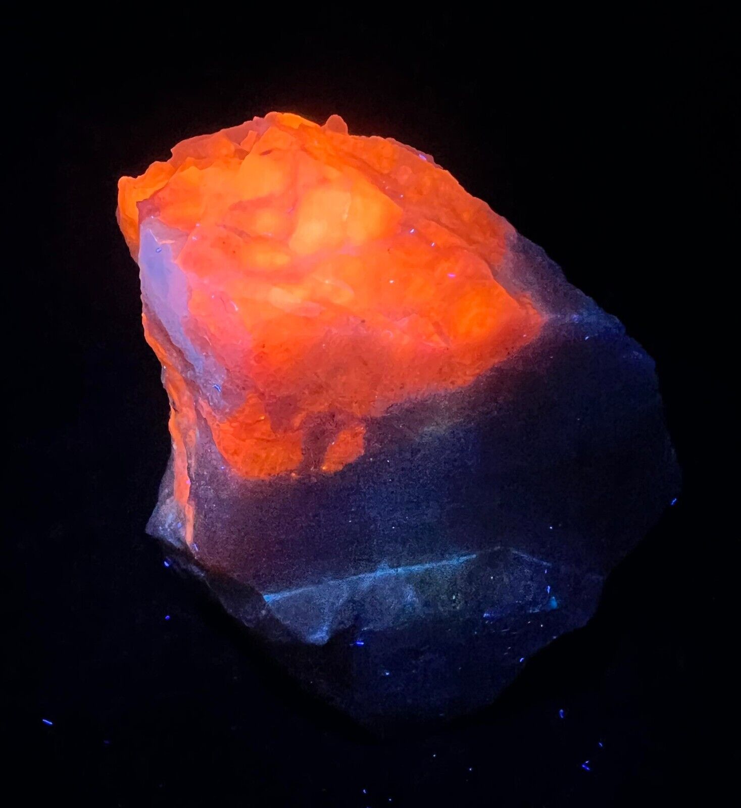 310 Grams Top Fluorescent, Sharp Tenebrescent Hackmanite Crystal Piece From @AFG