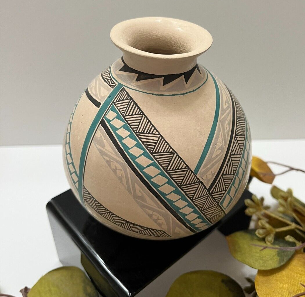 Mata Ortiz Pottery Silvia Veloz Fine Art Paquime Mexico Ceramic Polychrome Olla