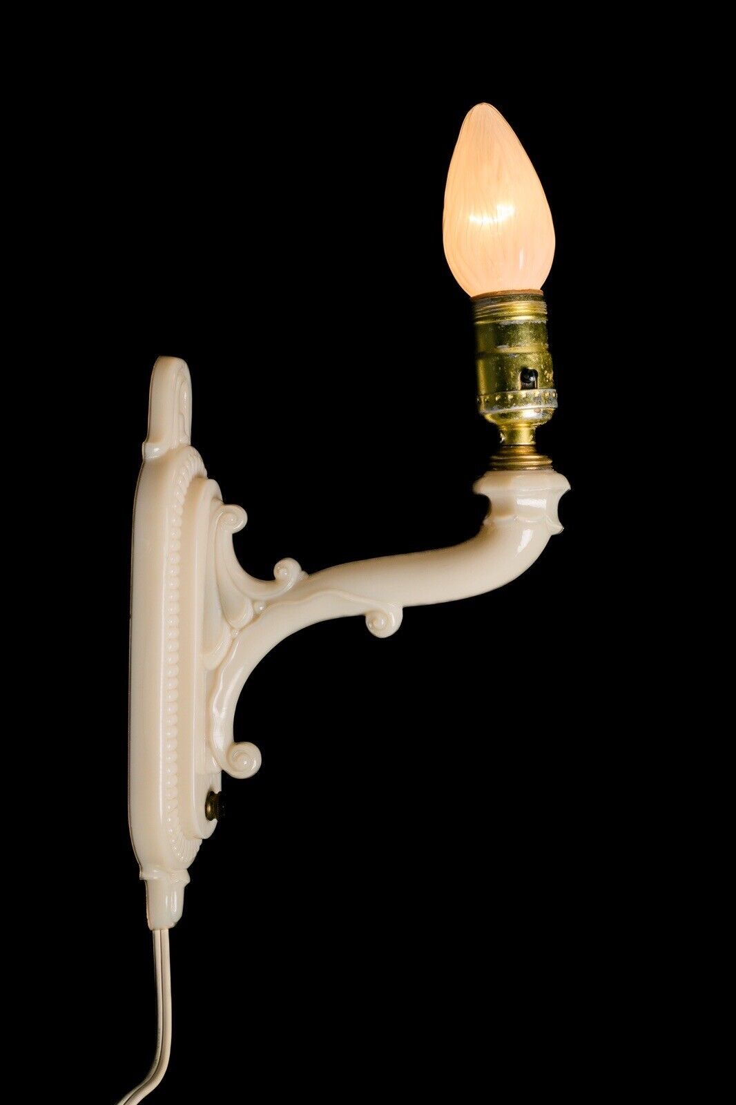 Vintage Aladdin Alacite Wall Mounted Plug In Lamp, Off White, Model G352 — RARE