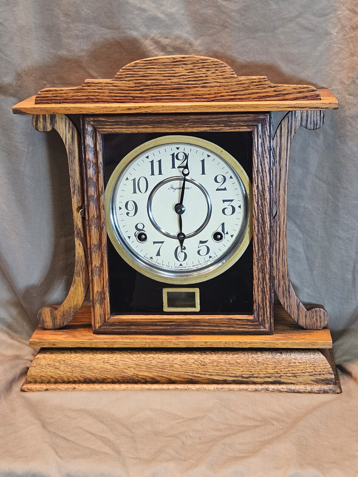 Restored Antique Ingraham Oak Mantel Clock circa 1940 Original Movement