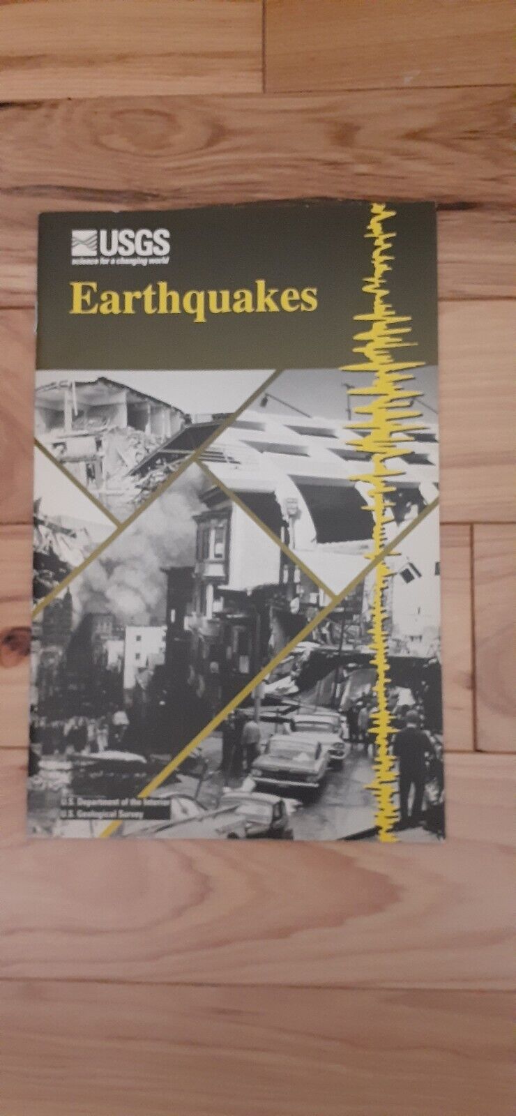 Vintage 1997 USGS Earthquakes Booklet United States Geological Survey science 