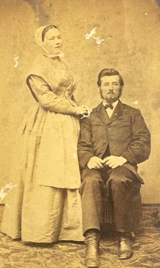 ANTIQUE CDV PHOTO NICE AMISH COUPLE FROM LANCASTER PENN 1870-1890s GOOD
