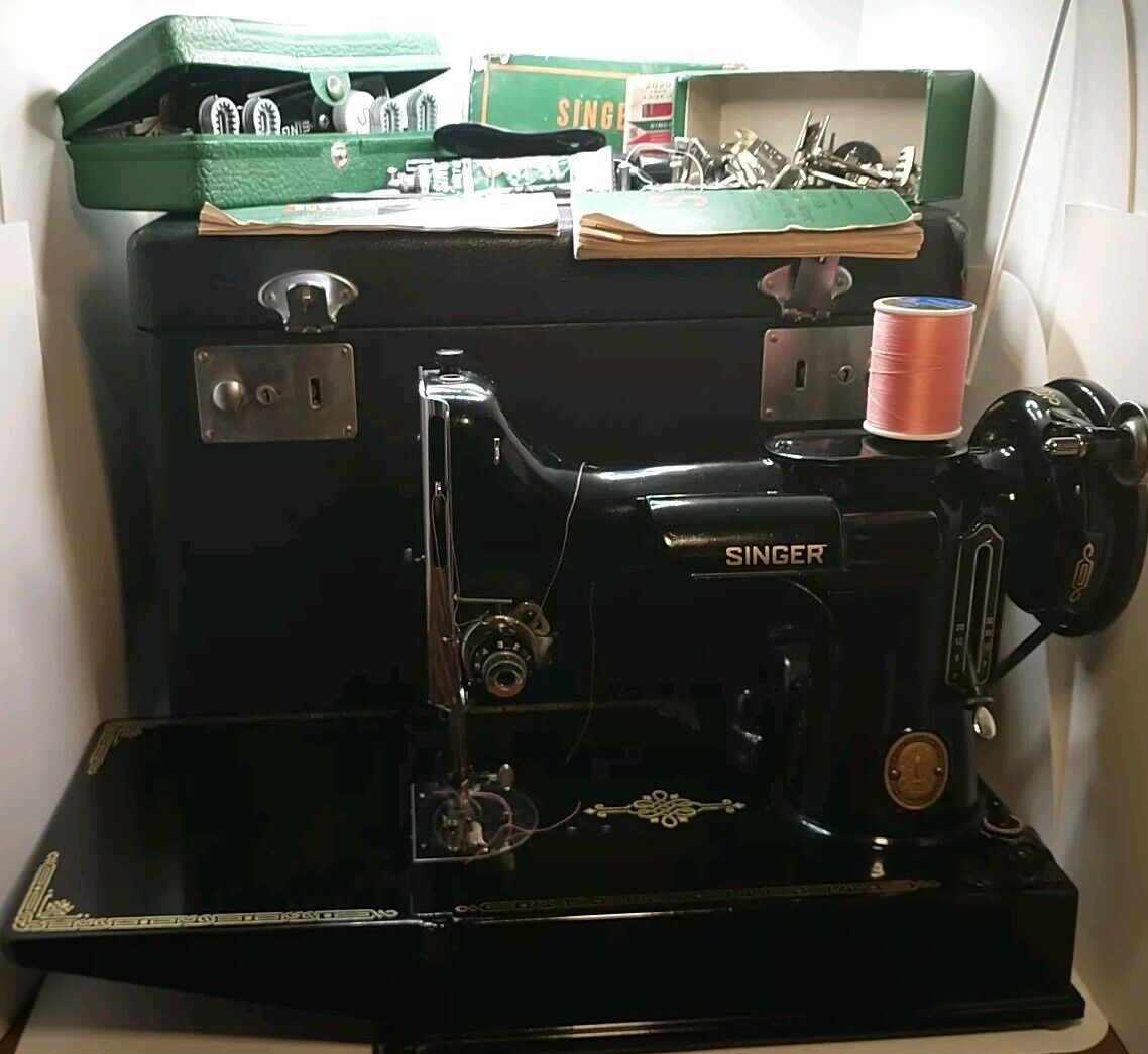 Vintage 1951 Singer Featherweight 221-1 Black Sewing Machine & Case Extras Sharp