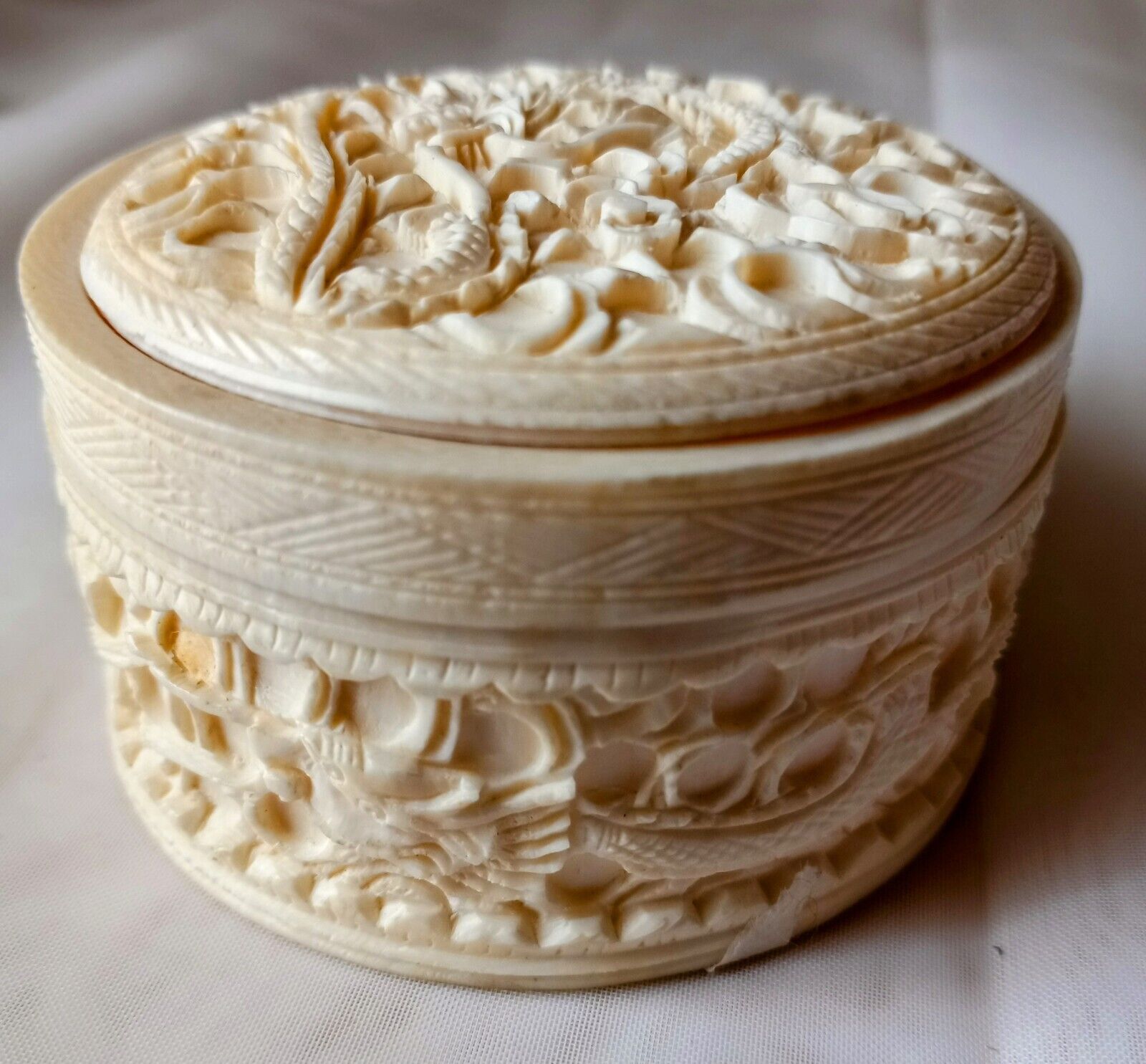 Vtg. Chinese Carved Dressing Table Trinket Jar With Dragons