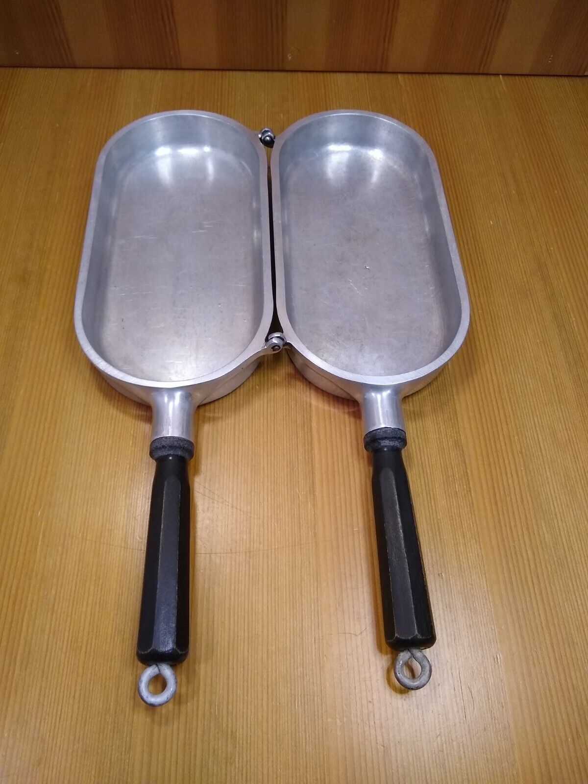Vintage Miracle Maid Cookware Hinged Folding Cast Aluminum Omelet Fish Pan VGUC