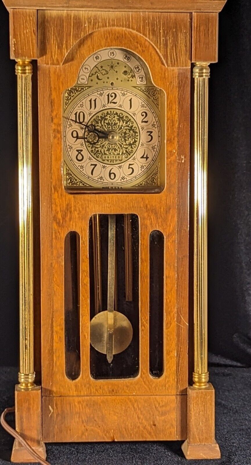 Antique 1962 United Clock Corp. Model 888 Electic Clock Working Pendulum