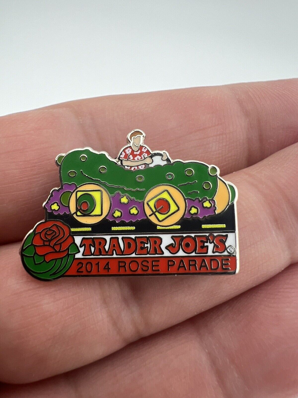 Trader Joe’s 2014 Rose Parade Pickle Car Float Collectible Pin