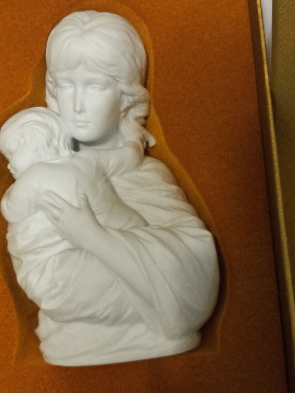 VINTAGE HIBEL MARIA AND CHILD PORCELAIN SCULPTURE GORGEOUS NEW IN BOX
