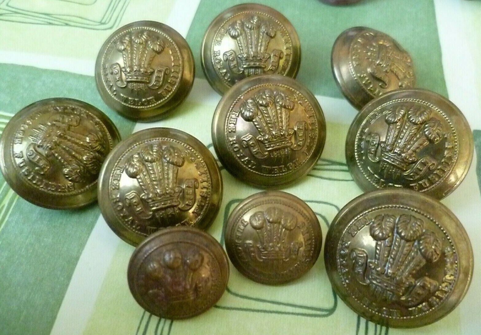 The Royal Welch Fusiliers Button 10 pcs 25&17 mm-Gaunt & Superb Extrs ANTIQUE Or
