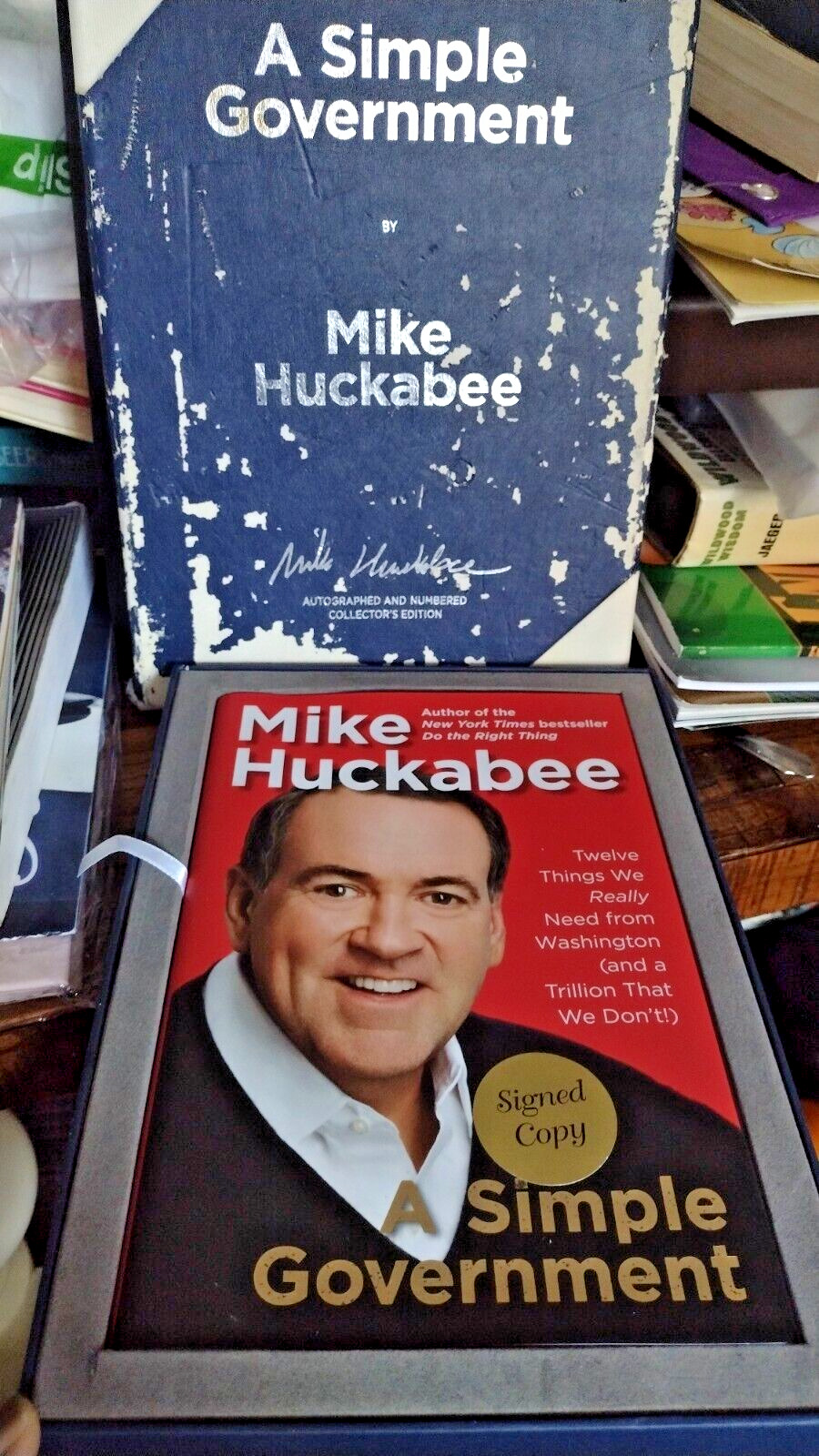 MIKE HUCKABEE SIGNED A SIMPLE GOVERNMENT BOOK COA + CASE HCDJ