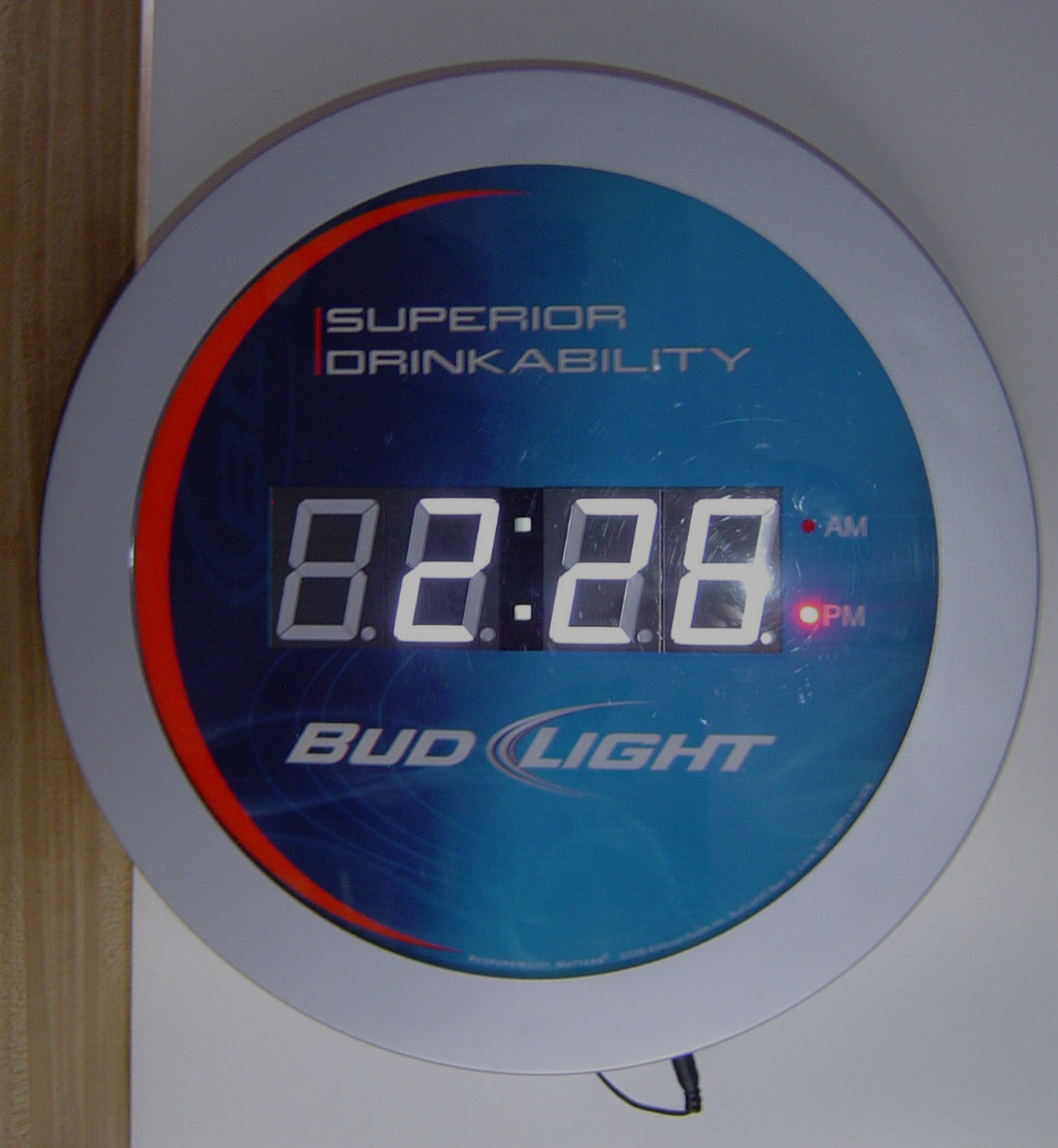 Bud Light Round Digital Light Clock From 2009 Superior Drinkability Pop Neon