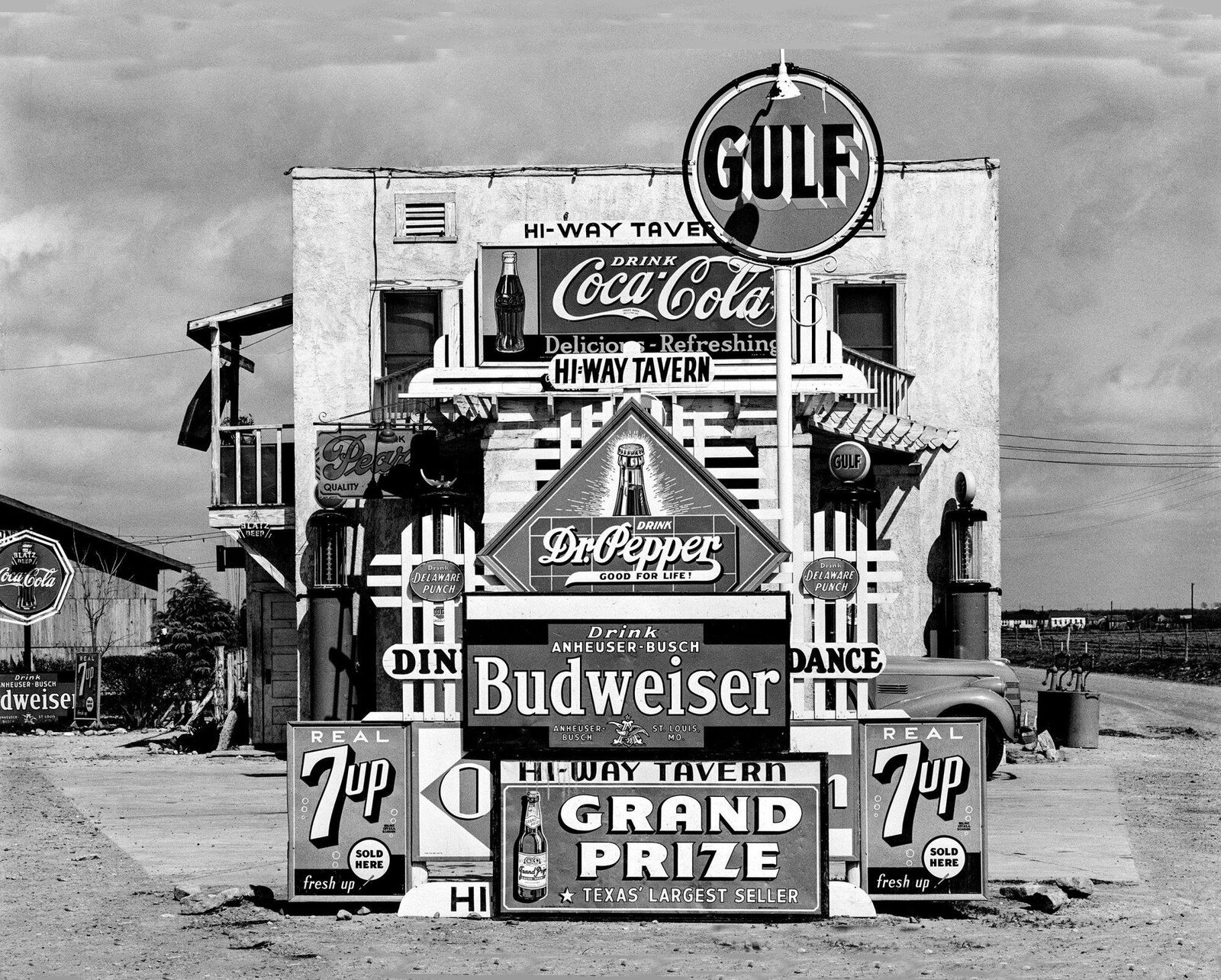 1939  HIGHWAY TAVERN Crystal City Texas DEPRESSION ERA PHOTO  (175-V)