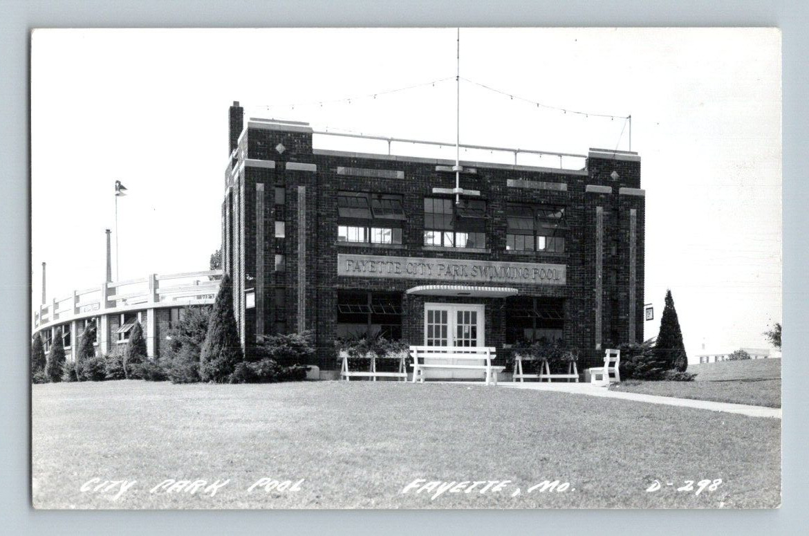 RPPC 1950'S. FAYETTE, MO. CITY PARK POOL. POSTCARD. FF16