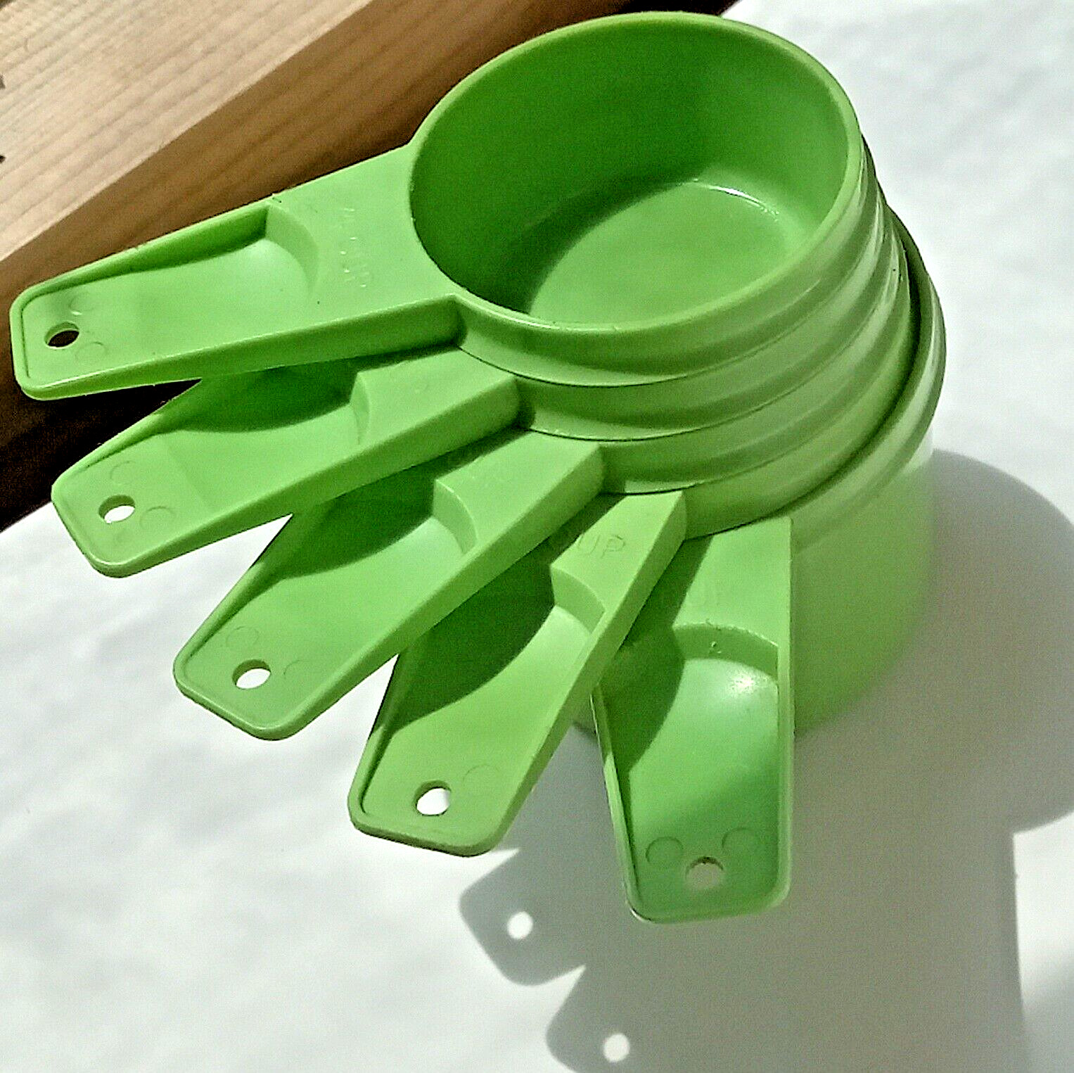 Vintage Set of 5 Apple Green Tupperware Nesting Measuring Cups *MISSING 3/4 CUP*