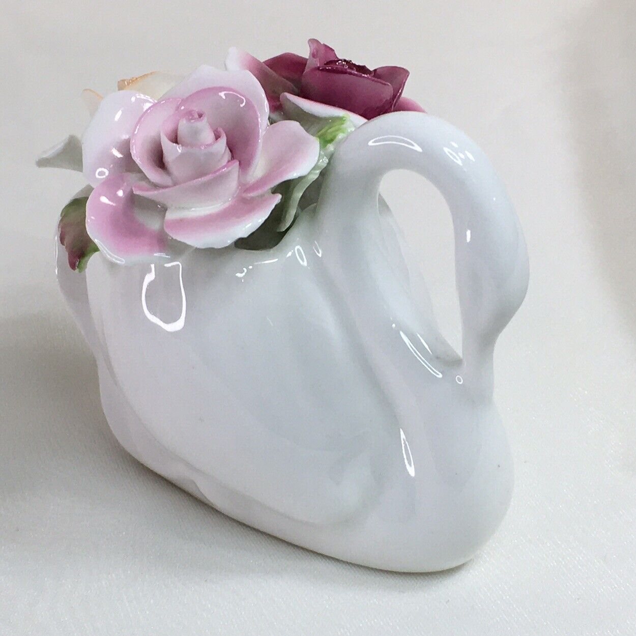 3.25” Swan & Roses Figurine, Vintage, Staffordshire England, Royale Stratford❤️