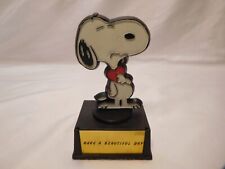 Peanuts Aviva Snoopy Gram Trophy Have A Beautiful Day Snoopy Holding Heart 1966 picture