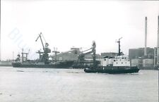 Cyprus Mv Karen D & british tug Sun thames 1995 ship photo picture