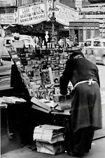USA NEW YORK 1945 View of Times Square Newspaper Dealer picture