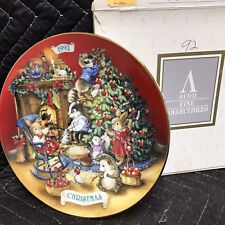 Avon Collectible Christmas Plate 1992 Sharing Christmas With Friends Excellent picture