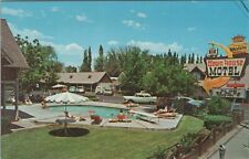 c1960s Town House Motel Bishop California autos pool swimmers postcard A873 picture