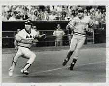 1985 Press Photo Reds' Wayne Krenchicki and Phil Garner in baseball game action. picture