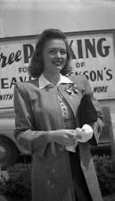 Actress Donna Reed Smiles As She Poses On The Street 1940 OLD PHOTO picture