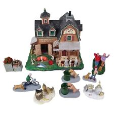 🚨 Lemax Christmas Holiday Village Glad Wags School For Dogs 05035 + Figures picture