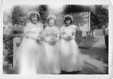 Vintage FOUND PHOTOGRAPH bw WEDDING GIRLS Original Snapshot 40's 50's 19 47 O picture