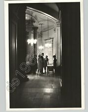 Planning a Press Conference for MAYOR LINDSAY of NYC, 1960s VTG PRESS PHOTO picture