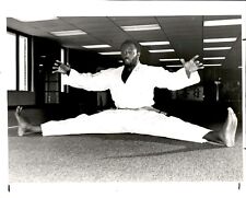 LD312 1982 Orig L. Gaines Photo TAMPA BAY BUCCANEERS RICHARD WOOD TAE KWON DO picture