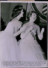 LG874 1961 Wire Photo JUNIOR MISS YELLS FOR JOY AS SHE WINS Mary Fran Luecke picture