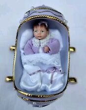 ASHTON DRAKE BEAUTIFUL DREAMER BABY PURPLE GREEN PEARLS MUSIC CRADLE PLAYS WELL picture