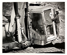1982 Charlotte NC Independence Center Construction 235 CAT Backhoe Press Photo picture