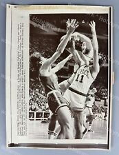 Phil Jackson Dave Cowens NY KNICKS vs CELTICS 1972 NBA Original Wire Press Photo picture