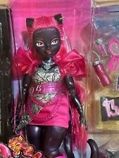 Mattel • MONSTER HIGH • CATTY NOIR w/Pet and Accessories • Ships Free picture