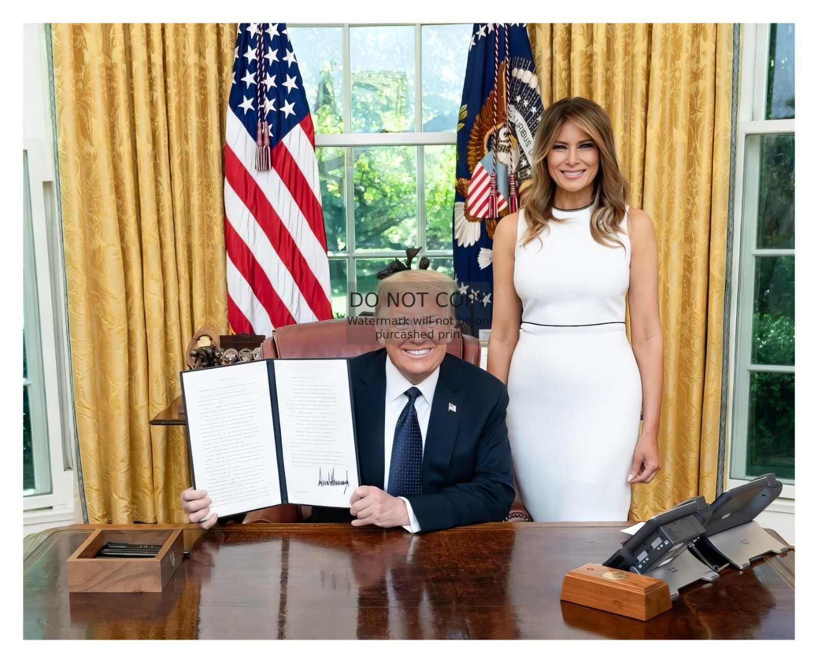 PRESIDENT DONALD TRUMP AND FIRST LADY MELANIA TRUMP IN OVAL OFFICE 8X10 PHOTO PRESIDENT DONALD TRUMP AND FIRST LADY MELANIA TRUMP IN OVAL OFFICE 8X10 PHOTO