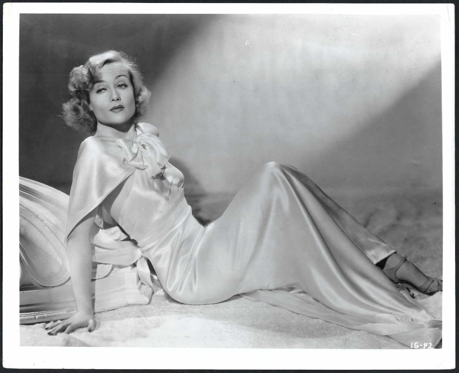 CAROLE LOMBARD VINTAGE ORIGINAL PHOTO HOLLYWOOD ACTRESS RADIANT SEXY POSE ✨ CAROLE LOMBARD VINTAGE ORIGINAL PHOTO HOLLYWOOD ACTRESS RADIANT SEXY POSE ✨