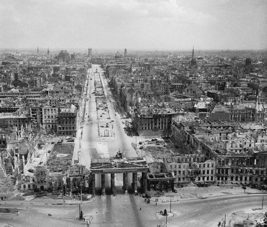 WWII Photo  Aerial View of Destroyed Berlin 1945  WW2 B&W World War Two / 2249