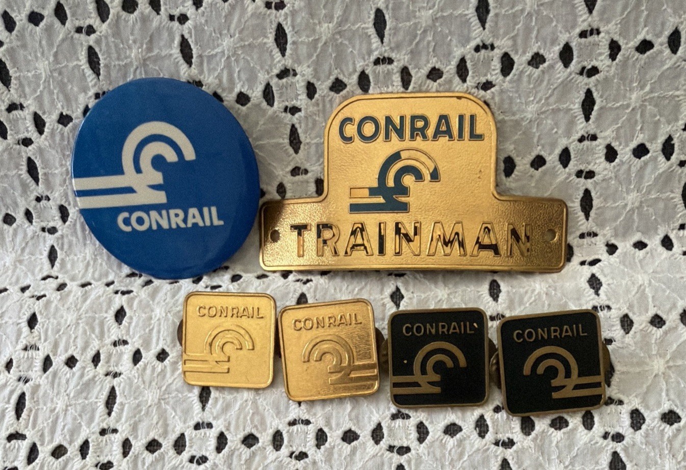 6 Vintage CONRAIL Collectibles Including TRAINMAN Hat Badge Brass Gold Railroad 6 Vintage CONRAIL Collectibles Including TRAINMAN Hat Badge Brass Gold Railroad