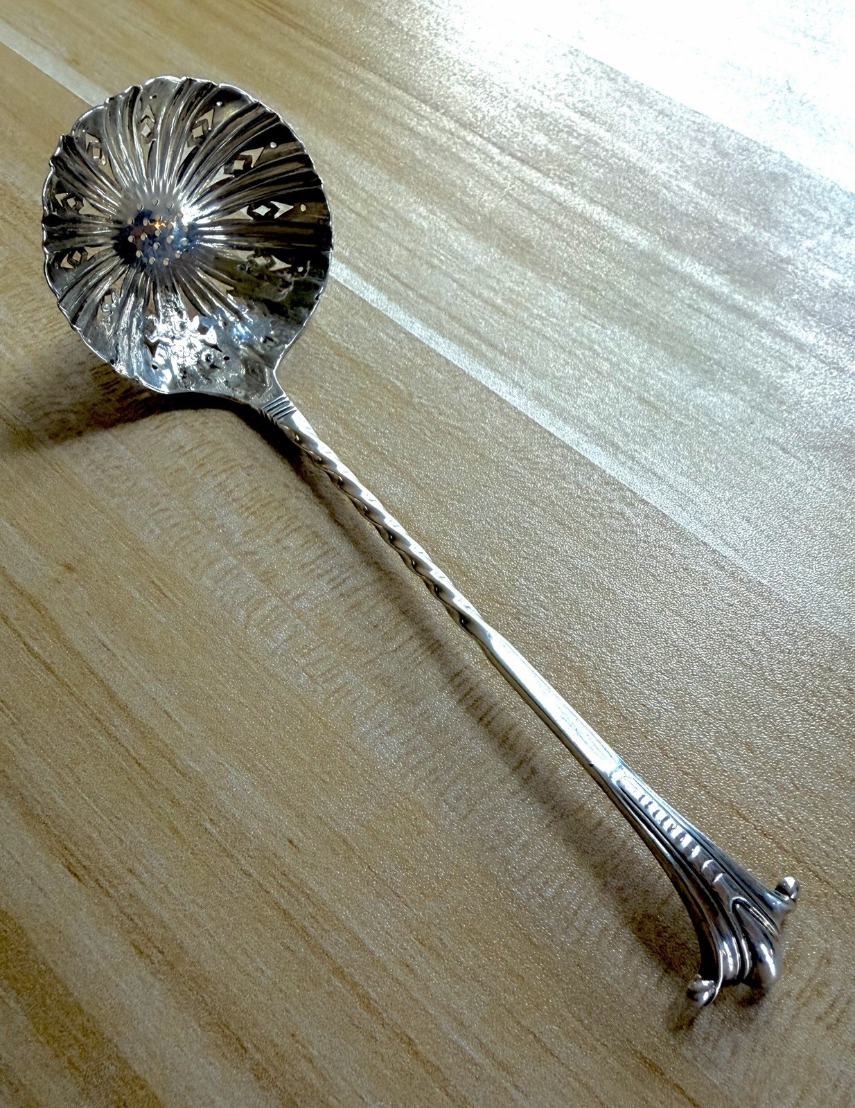Large Sugar Sifter Georgian Sterling Silver (.925) Spoon King Shell 1890's 29g Large Sugar Sifter Georgian Sterling Silver (.925) Spoon King Shell 1890's 29g