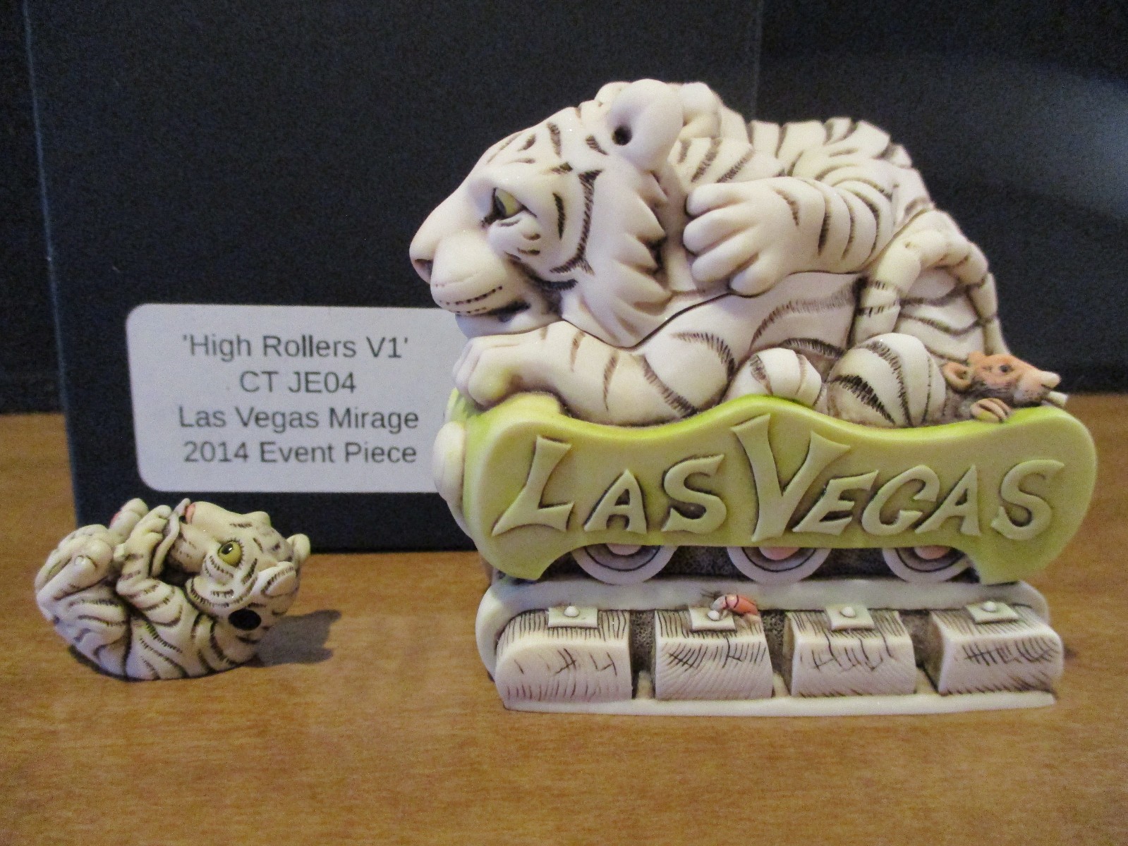 Harmony Kingdom High Rollers V1 Las Vegas Evt Pc White Tigers & Minature Pc SGN
