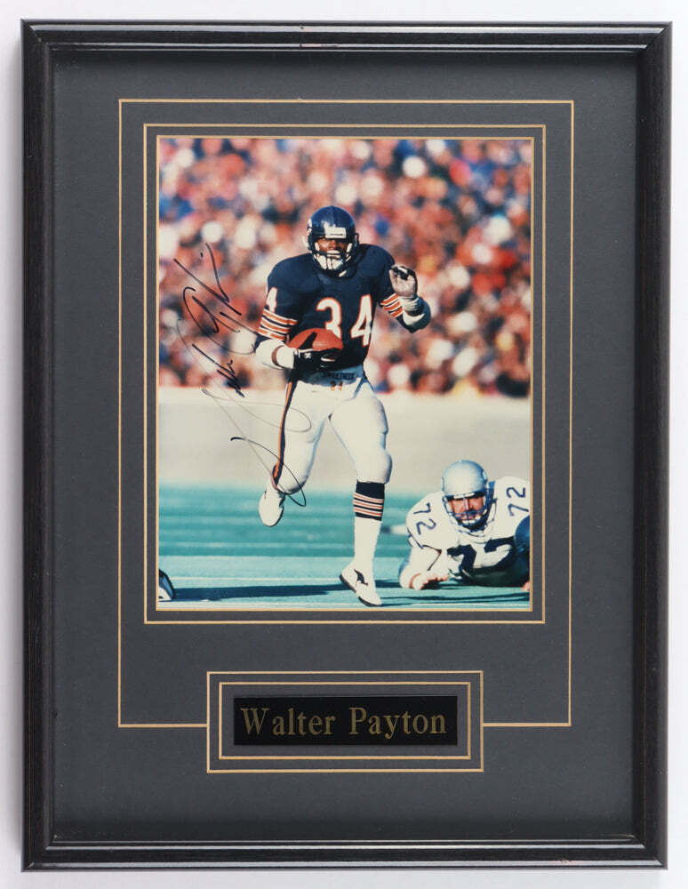 Walter Payton Signed Bears Custom Framed Photo (Beckett)