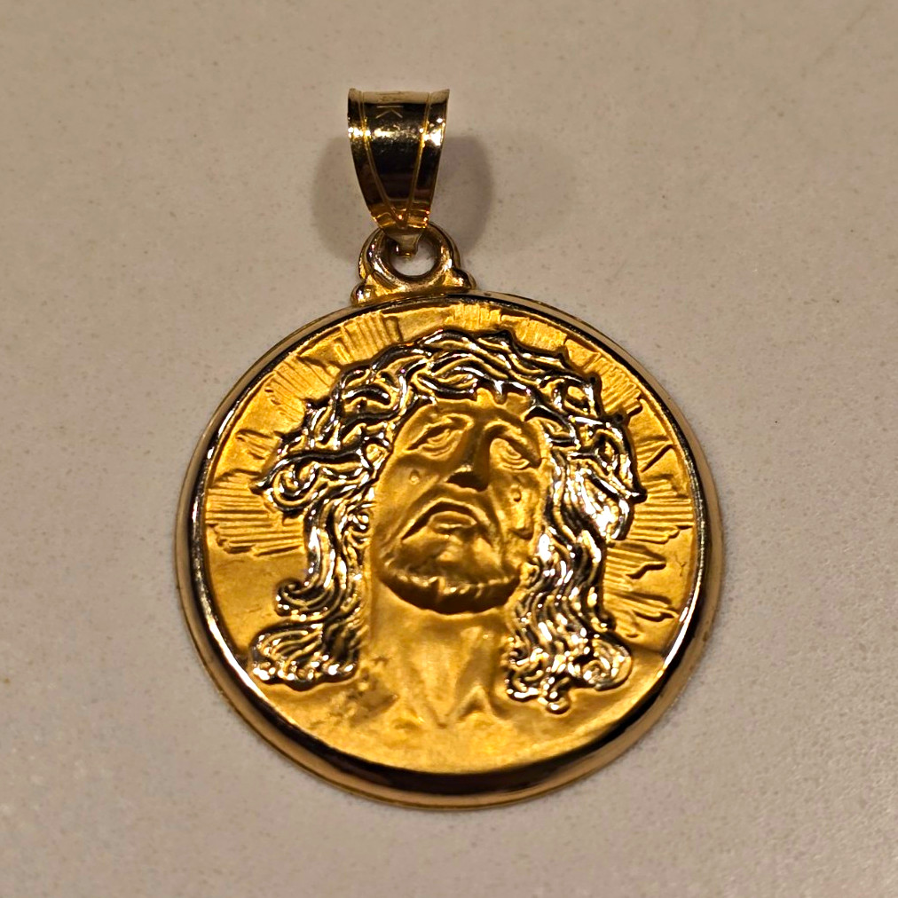 14k Gold Jesus Christ Crown of Thorns Round Pendant