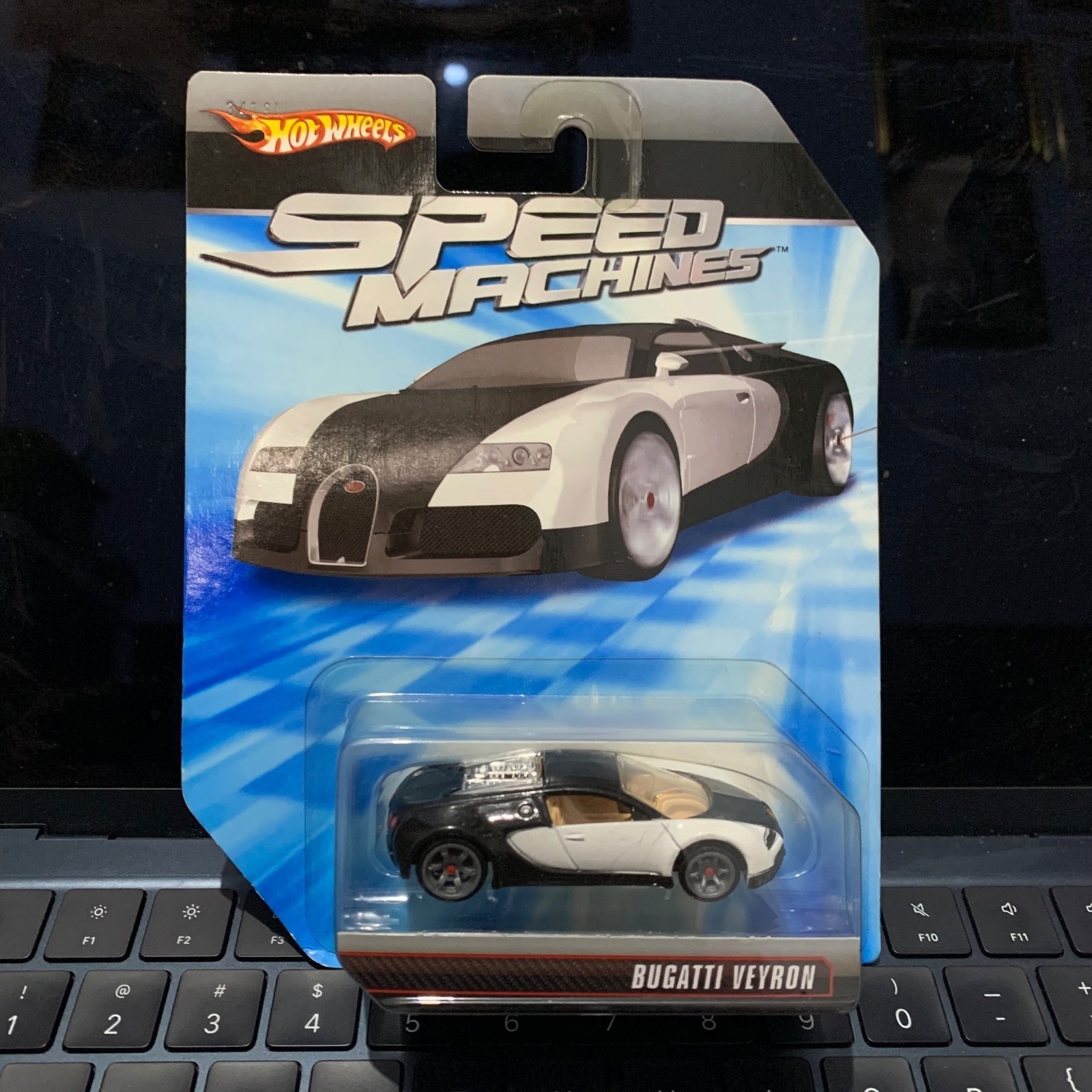 CARD ISSUES - Hot Wheels 2010 - Bugatti Veyron Speed Machines Card Variation CARD ISSUES - Hot Wheels 2010 - Bugatti Veyron Speed Machines Card Variation