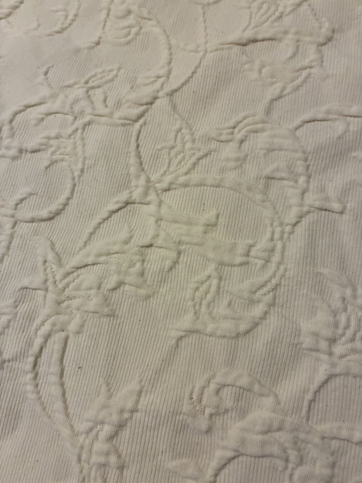 Matelasse Coverlet Bedspread TWIN Columbine Cody COTTON Portugal Scalloped 69x96 Matelasse Coverlet Bedspread TWIN Columbine Cody COTTON Portugal Scalloped 69x96