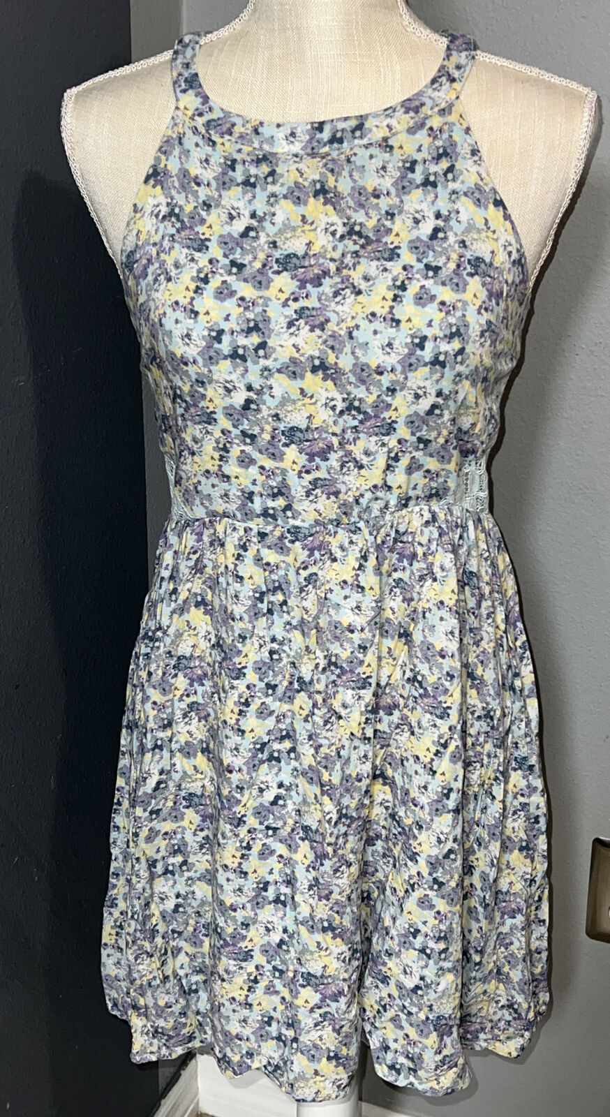 DISNEY  CINDERELLA ~Flower Dress Skater Lace Style ~ Sz M~ Good Condition
