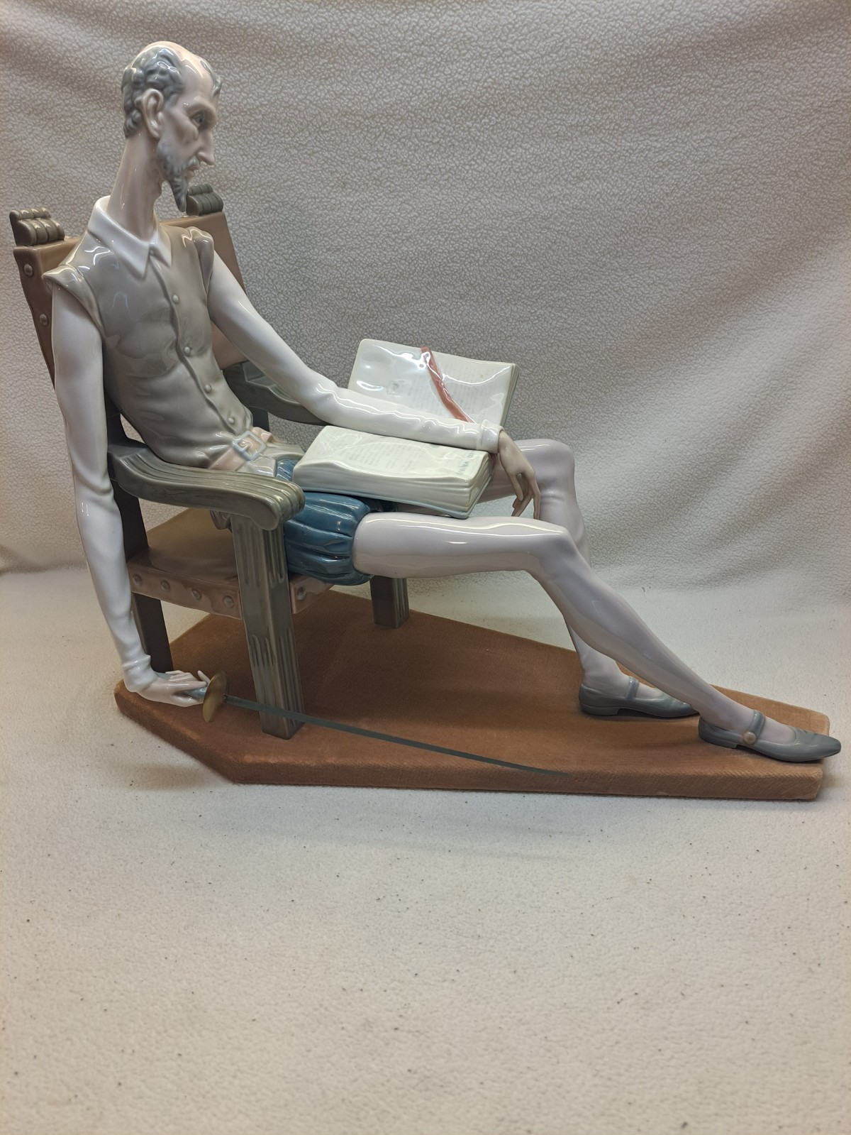 Vintage Circa 1970 LLadro #1030 Seated Don Quixote Reading on Platform Excellent Vintage Circa 1970 LLadro #1030 Seated Don Quixote Reading on Platform Excellent