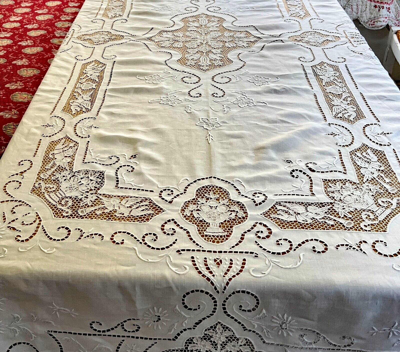 Vintage Linen Banquet Tablecloth w/Embroidery,  Cutwork, Needlelace, Putti ZZ156