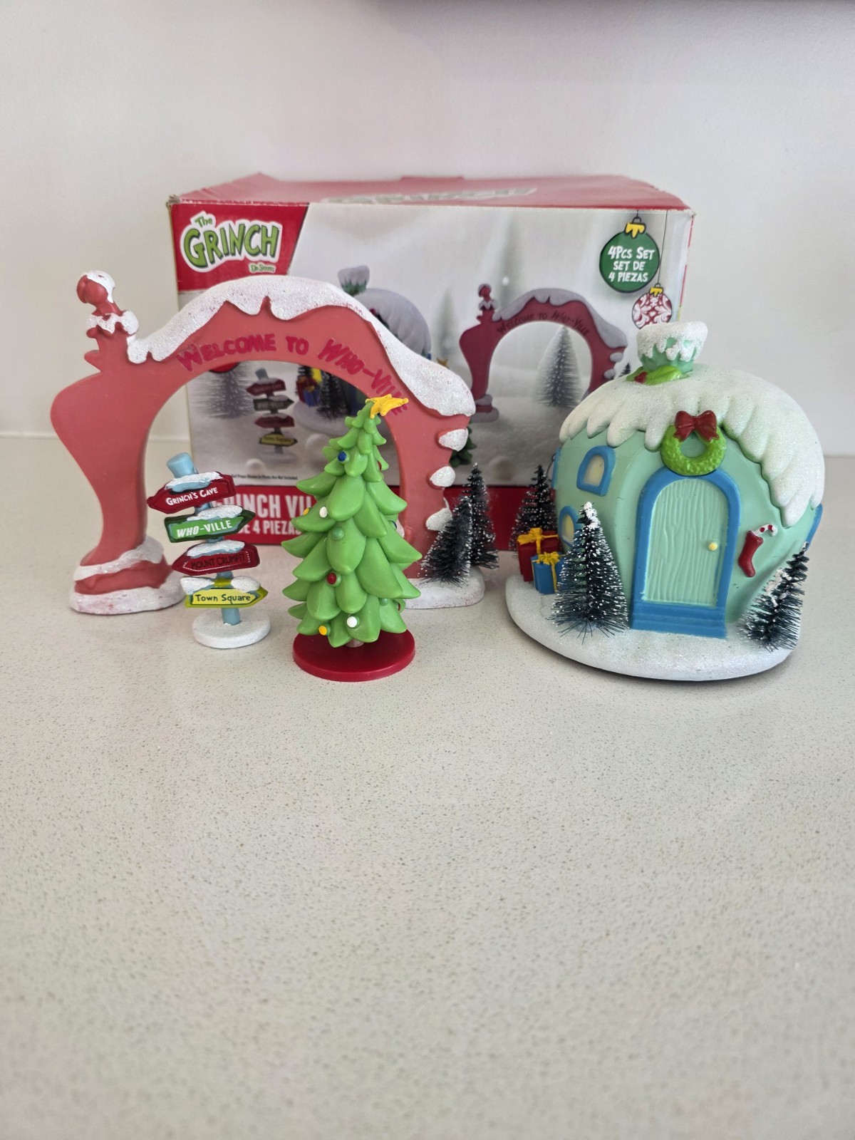 The Grinch Village 4 Piece Set Who House Arch Sign and Tree (House Does Not Work The Grinch Village 4 Piece Set Who House Arch Sign and Tree (House Does Not Work
